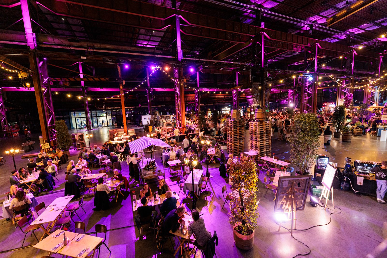 Overzicht Werkspoorkathedraal tijdens het festival